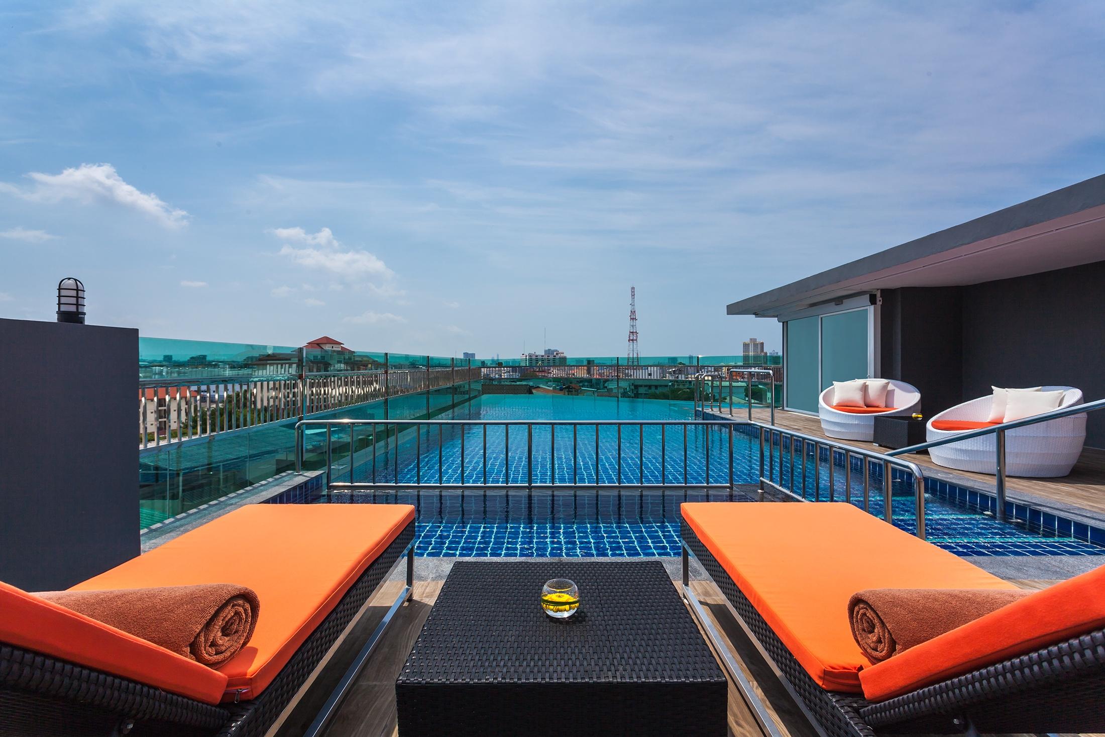 Nova Express Pattaya Hotel Exterior photo