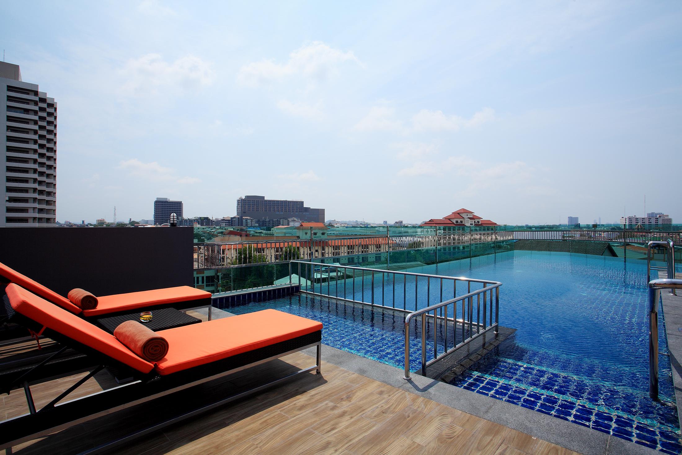 Nova Express Pattaya Hotel Exterior photo