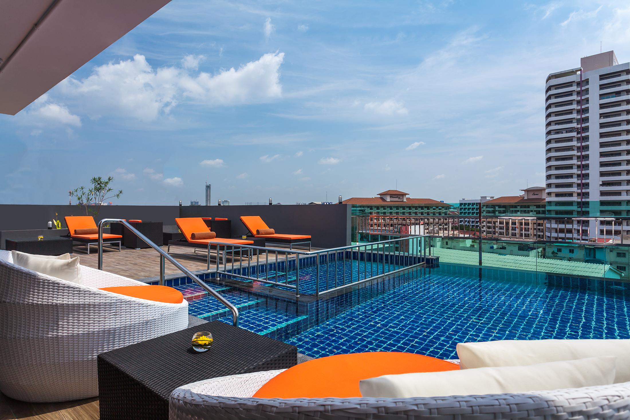 Nova Express Pattaya Hotel Exterior photo