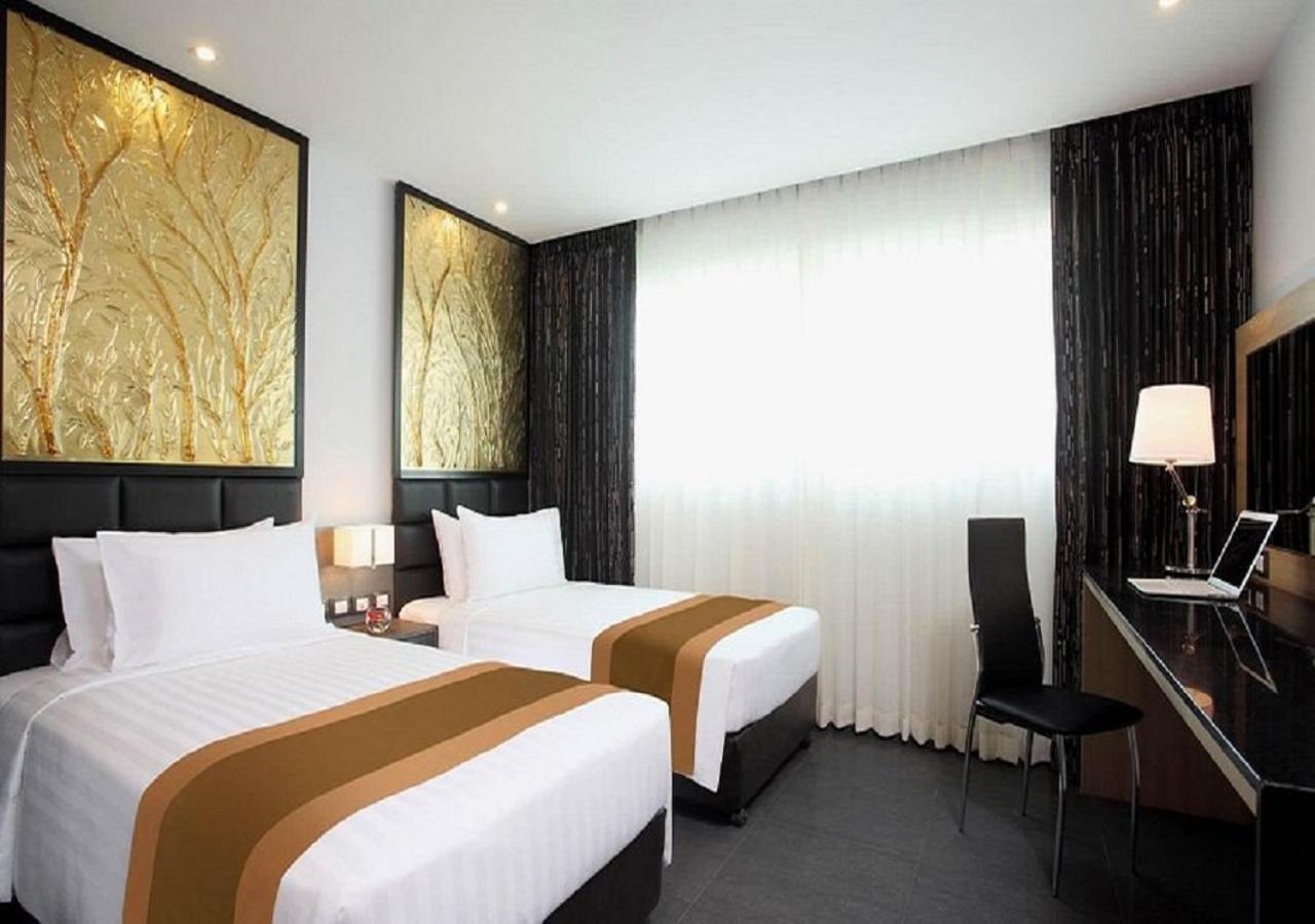 Nova Express Pattaya Hotel Exterior photo