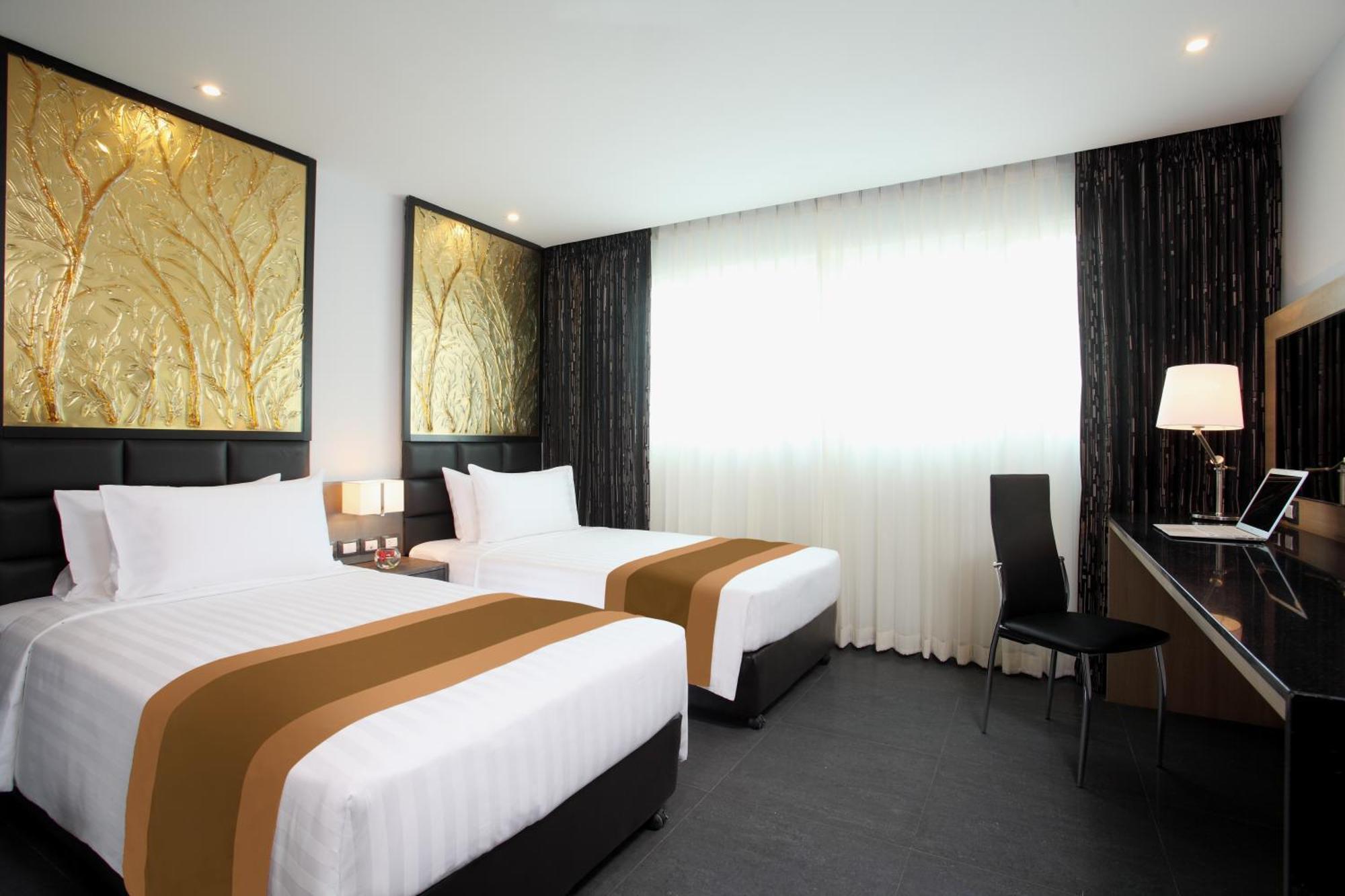 Nova Express Pattaya Hotel Exterior photo
