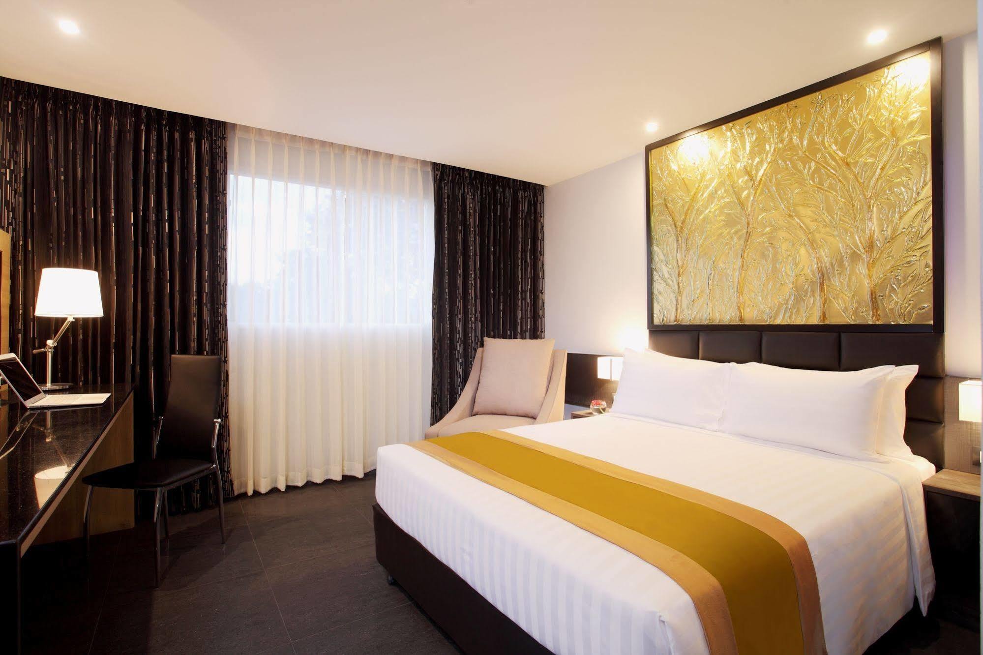 Nova Express Pattaya Hotel Exterior photo