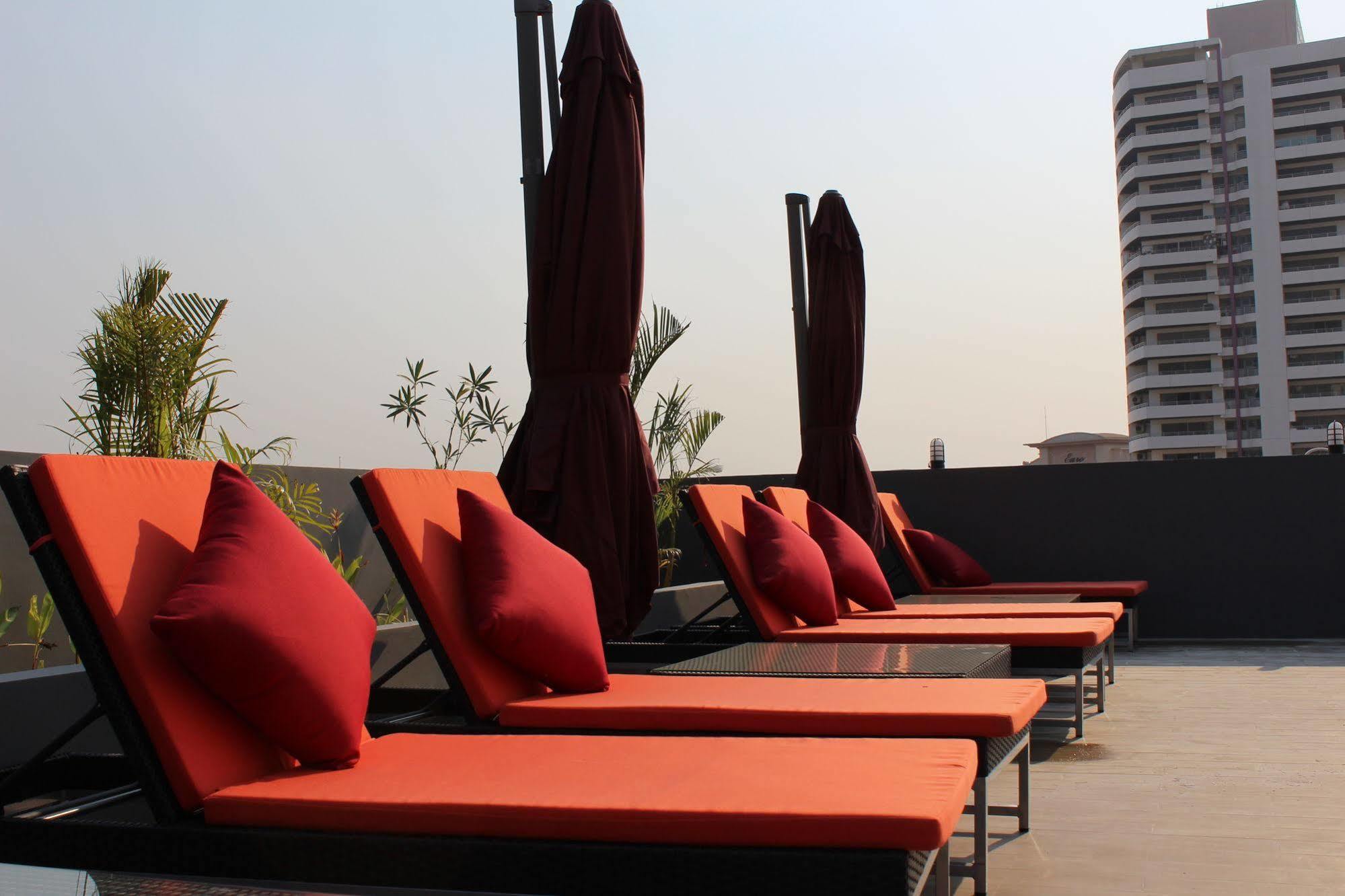 Nova Express Pattaya Hotel Exterior photo