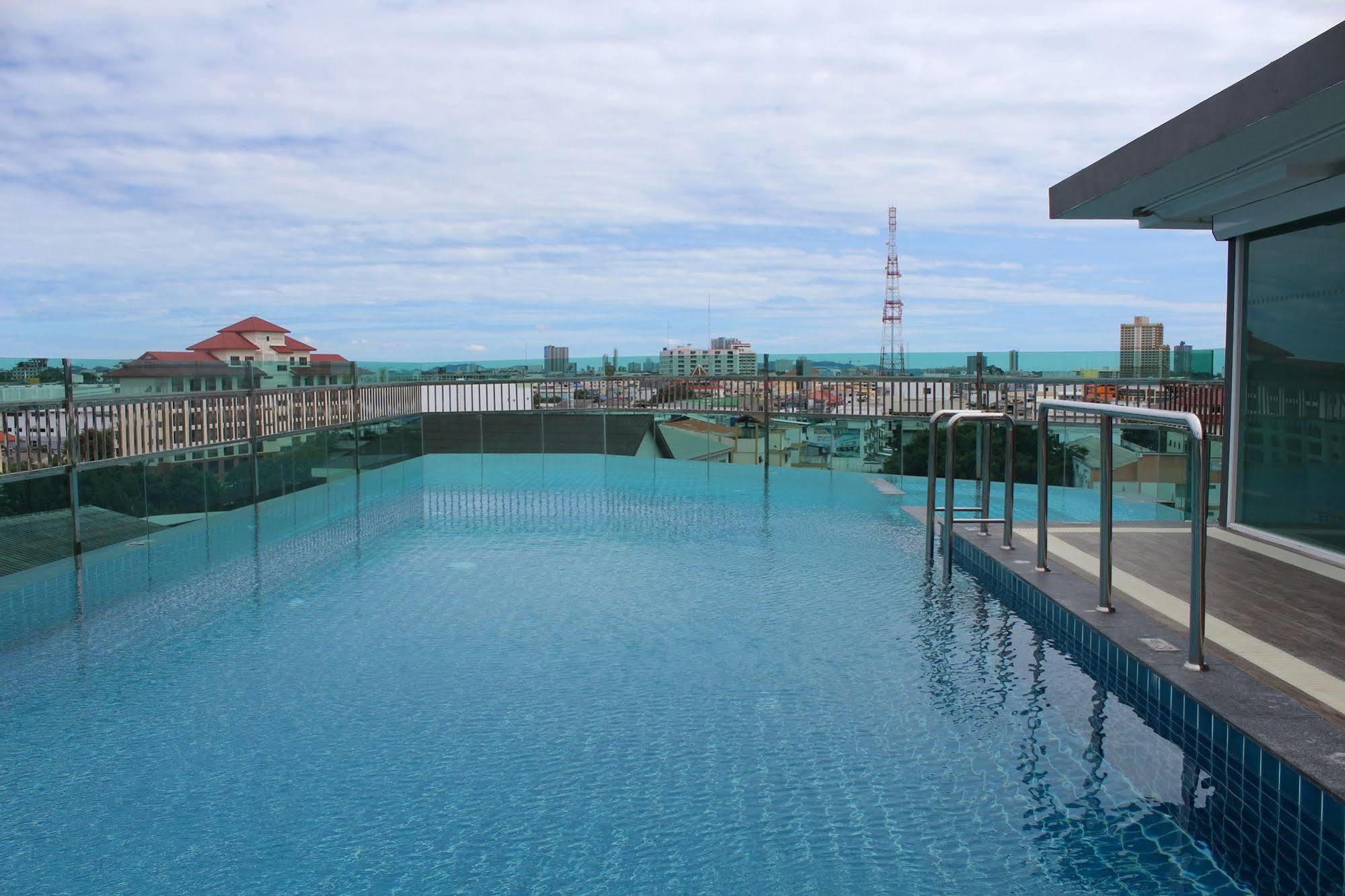Nova Express Pattaya Hotel Exterior photo