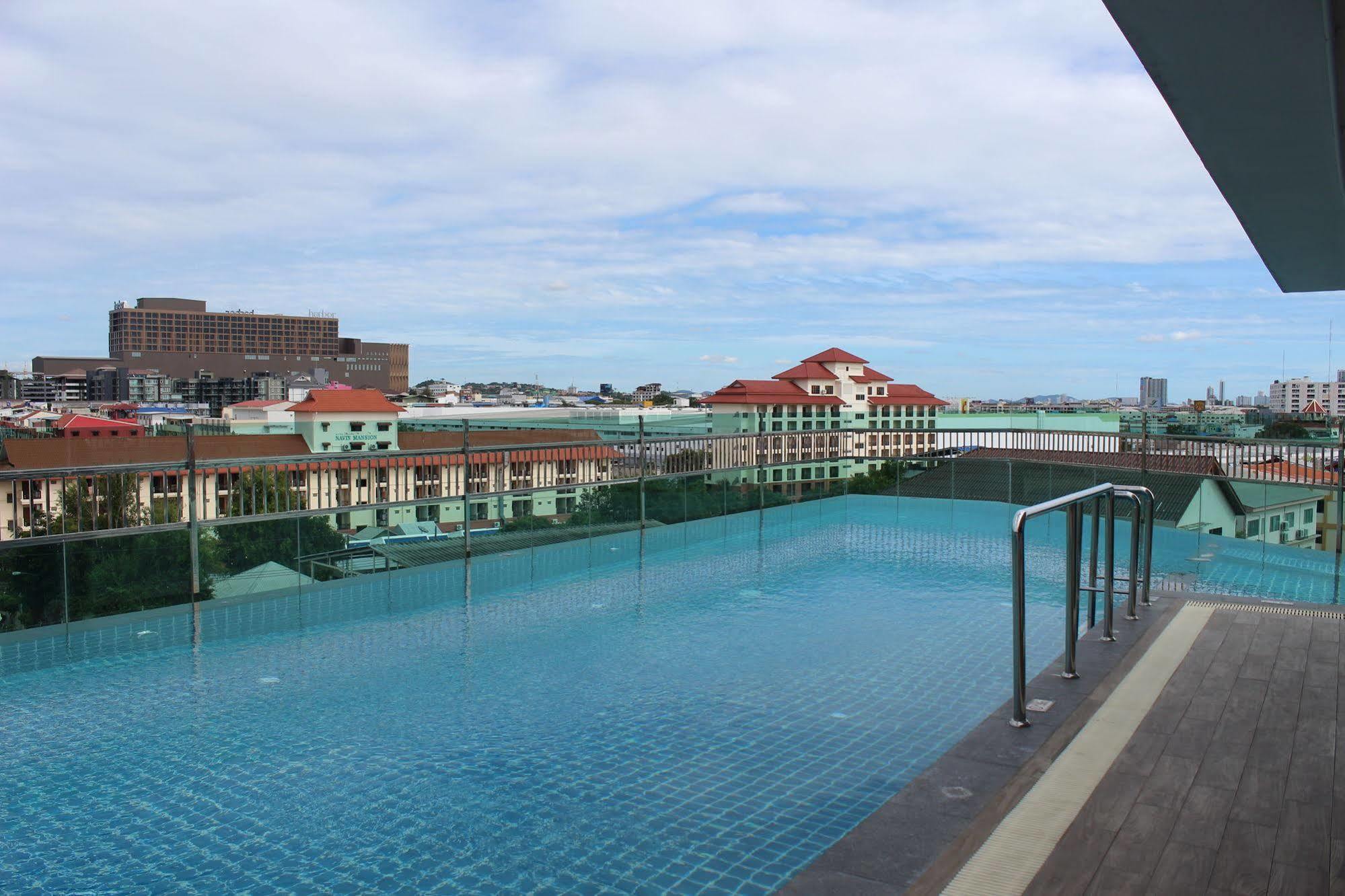 Nova Express Pattaya Hotel Exterior photo